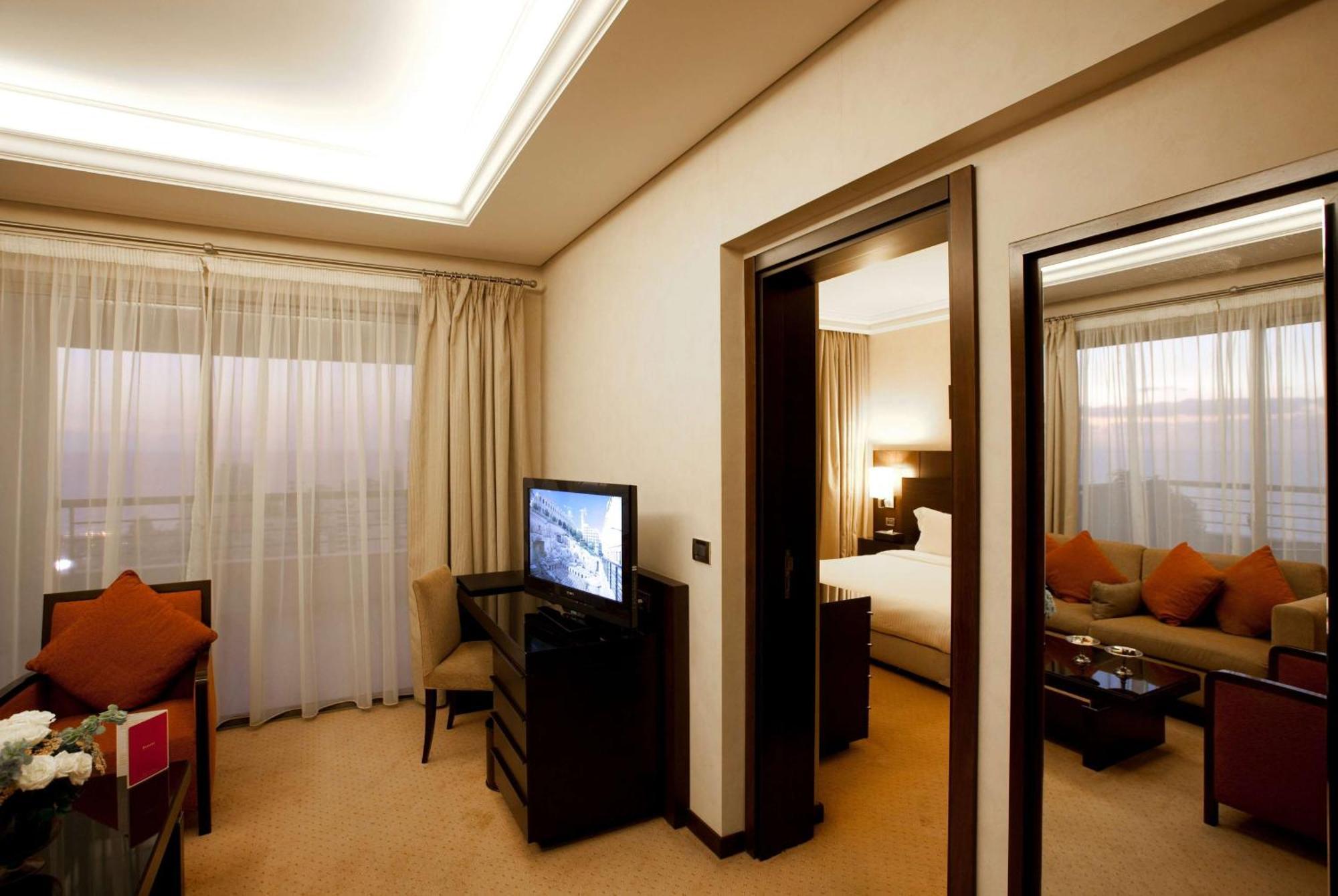Ramada Plaza By Wyndham Beirut Raouche Ξενοδοχείο Εξωτερικό φωτογραφία