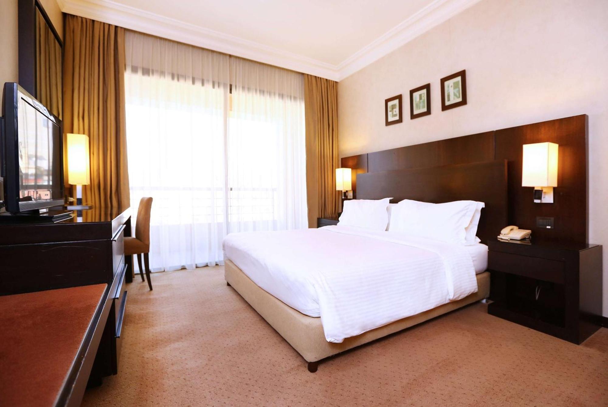 Ramada Plaza By Wyndham Beirut Raouche Ξενοδοχείο Εξωτερικό φωτογραφία