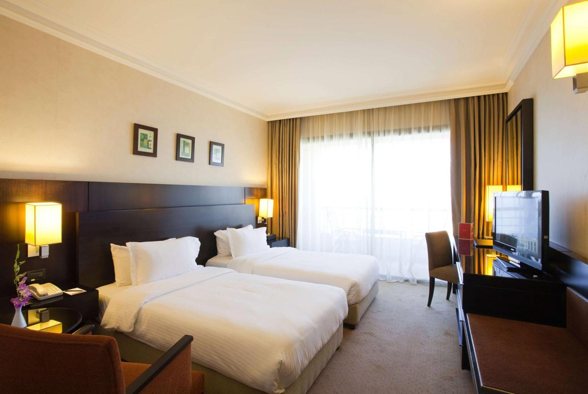 Ramada Plaza By Wyndham Beirut Raouche Ξενοδοχείο Εξωτερικό φωτογραφία