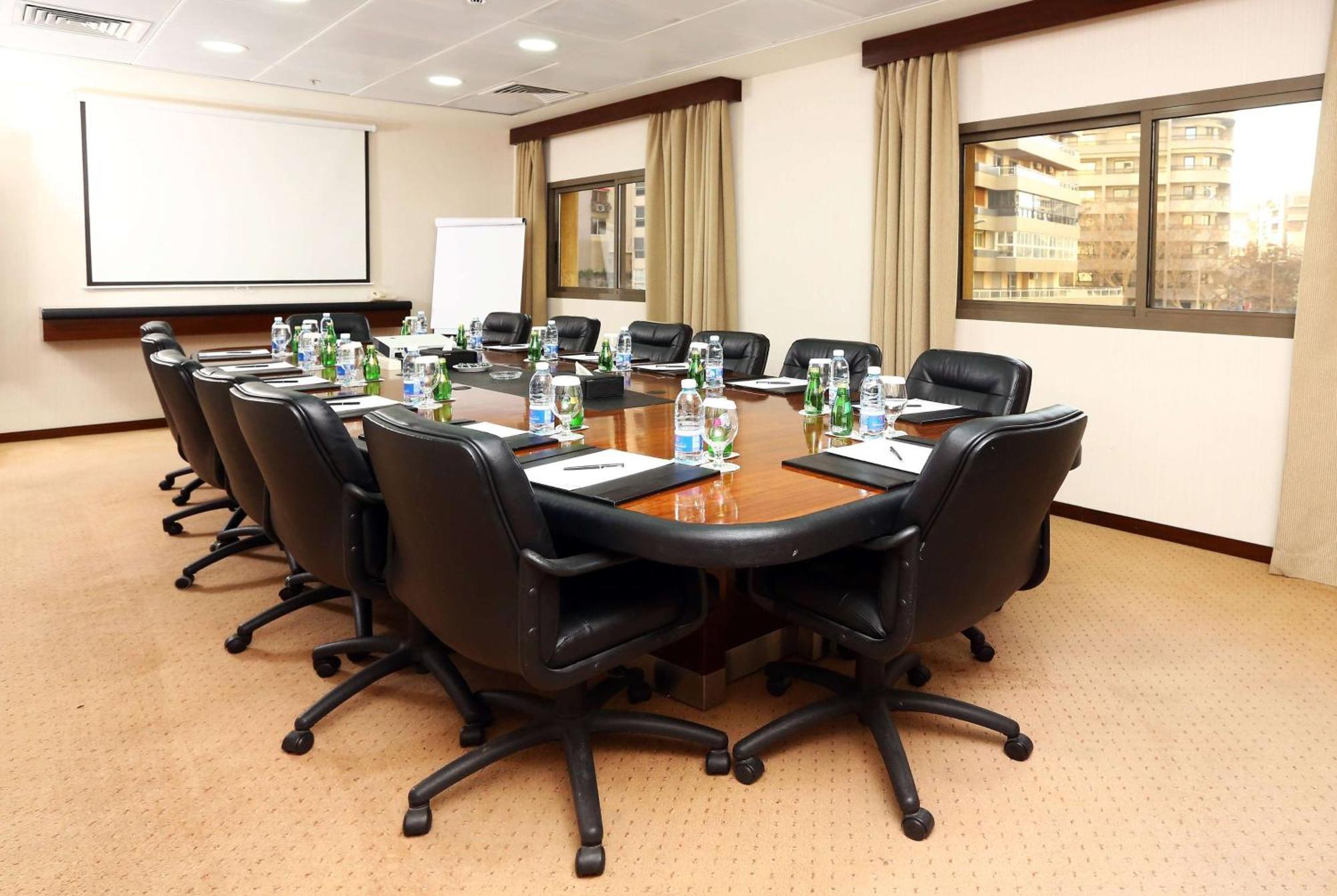 Ramada Plaza By Wyndham Beirut Raouche Ξενοδοχείο Εξωτερικό φωτογραφία