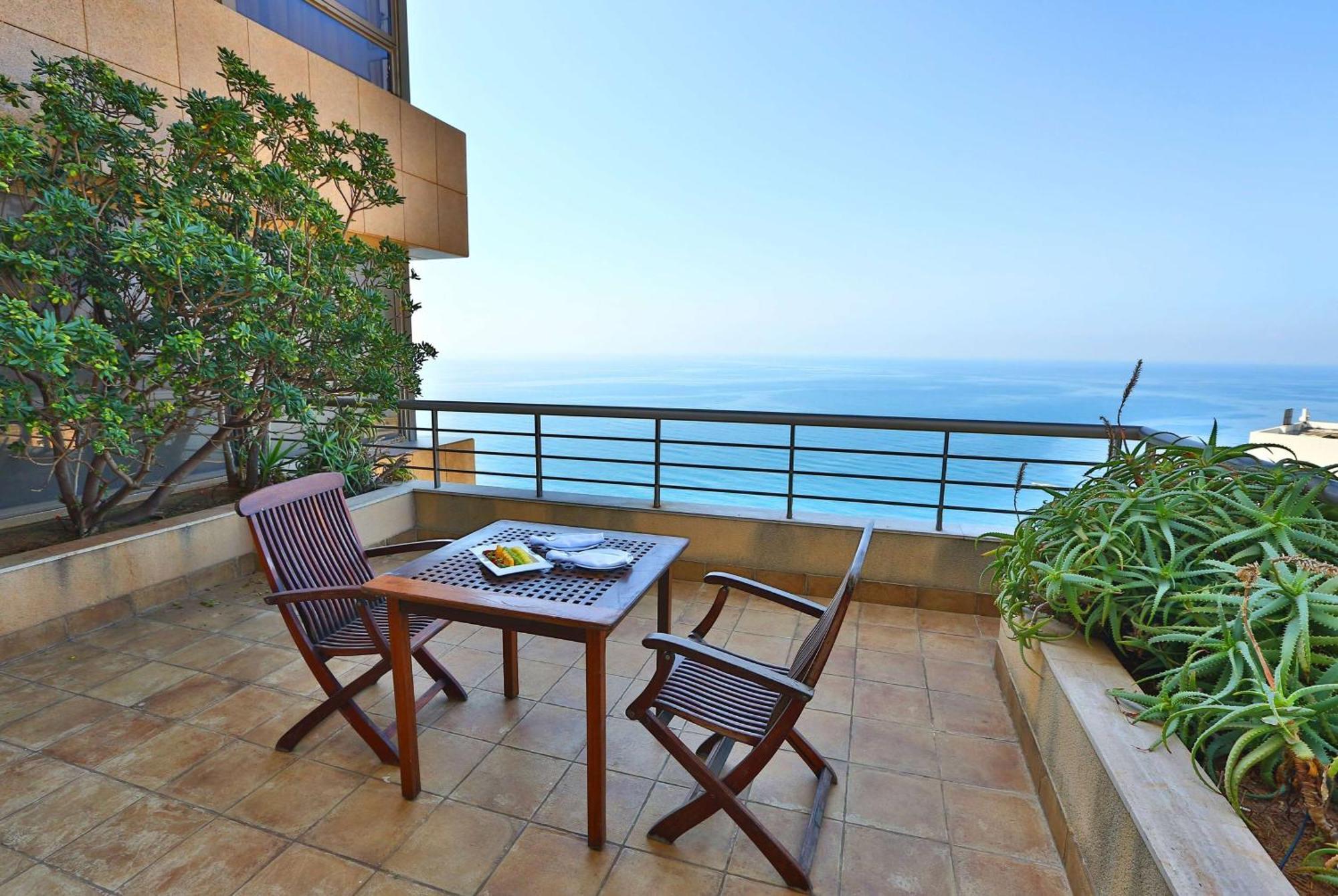 Ramada Plaza By Wyndham Beirut Raouche Ξενοδοχείο Εξωτερικό φωτογραφία