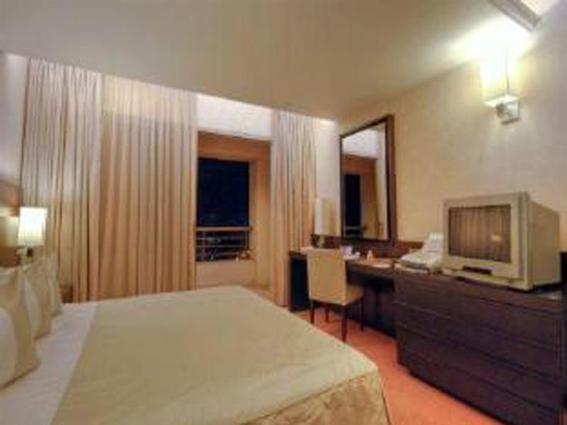 Ramada Plaza By Wyndham Beirut Raouche Ξενοδοχείο Εξωτερικό φωτογραφία