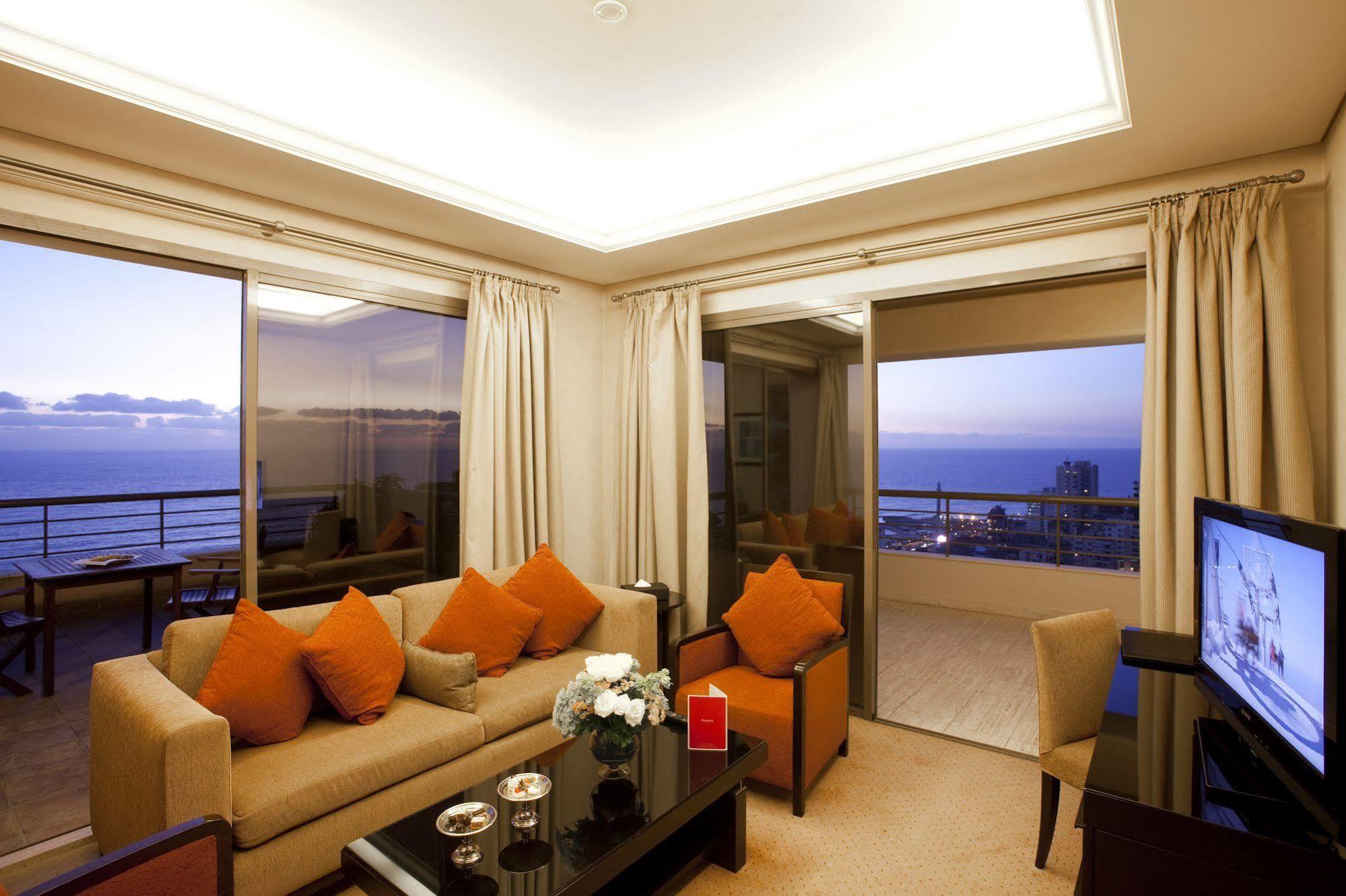 Ramada Plaza By Wyndham Beirut Raouche Ξενοδοχείο Εξωτερικό φωτογραφία
