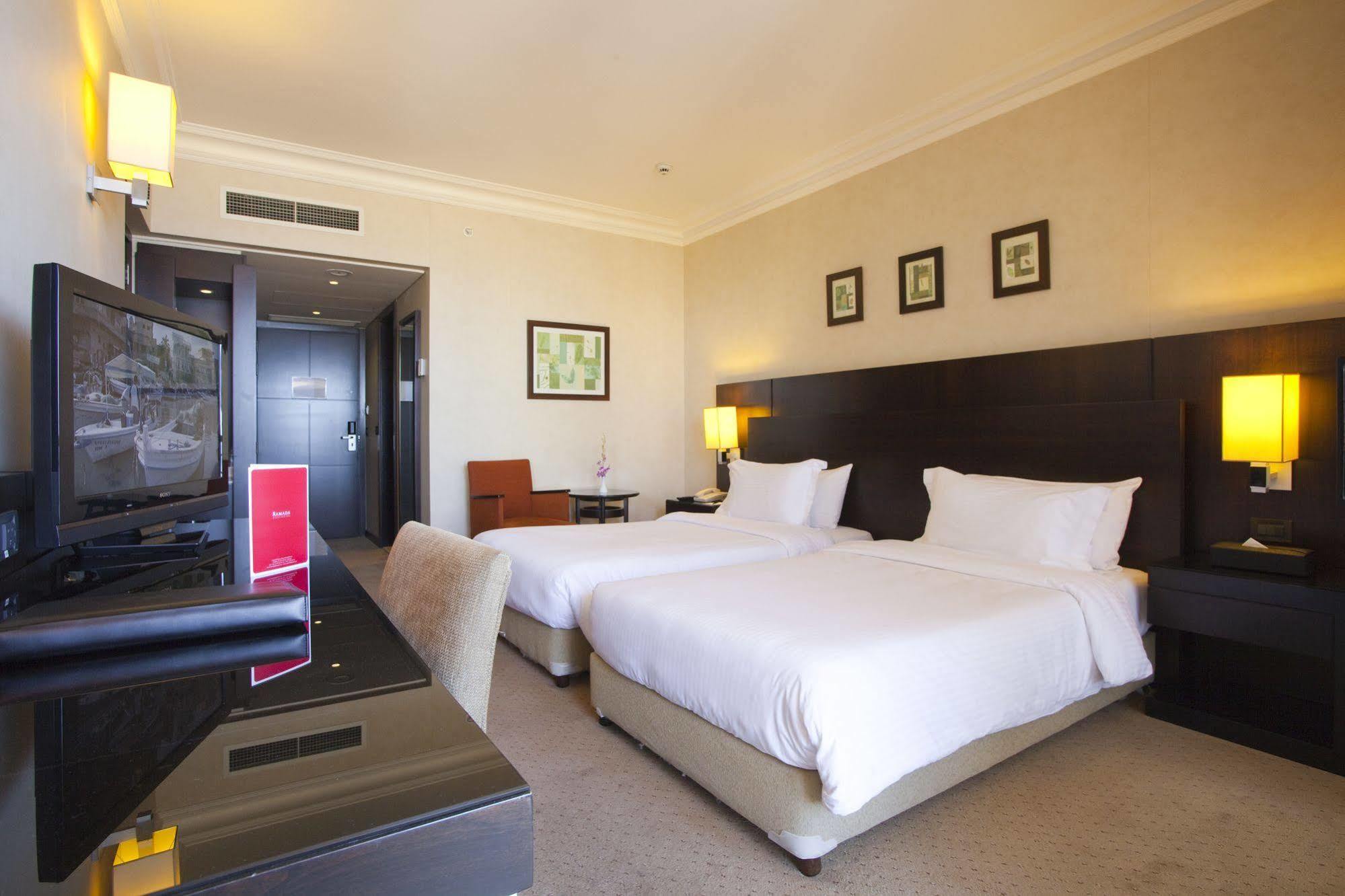Ramada Plaza By Wyndham Beirut Raouche Ξενοδοχείο Εξωτερικό φωτογραφία