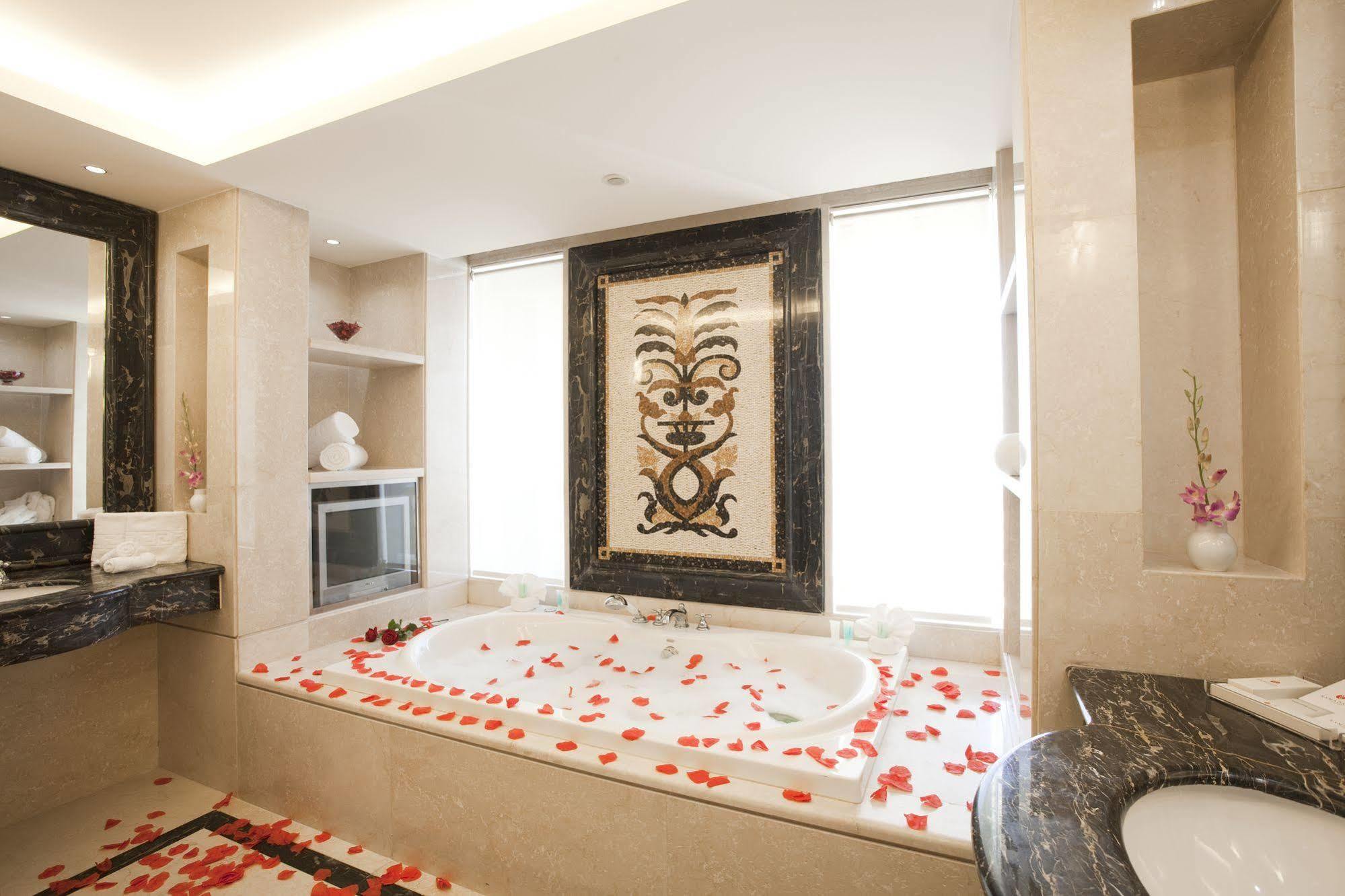 Ramada Plaza By Wyndham Beirut Raouche Ξενοδοχείο Εξωτερικό φωτογραφία