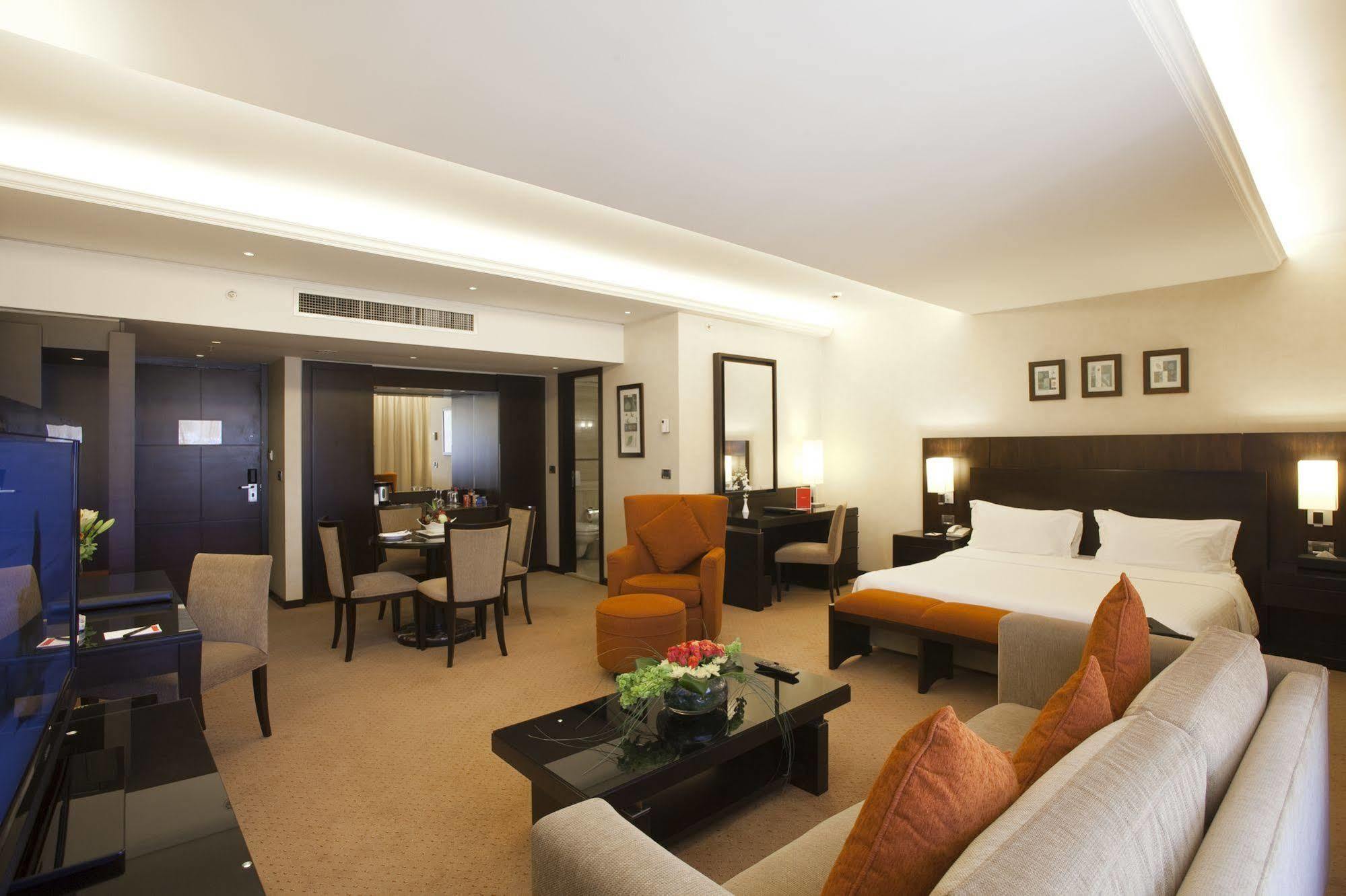Ramada Plaza By Wyndham Beirut Raouche Ξενοδοχείο Εξωτερικό φωτογραφία